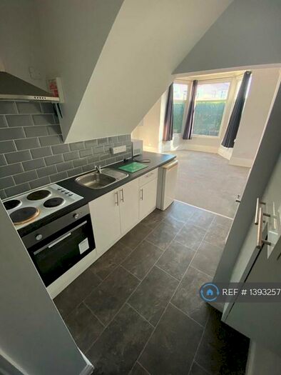 1 Bedroom Flat To Rent In Hollyshaw Lane, Leeds, LS15