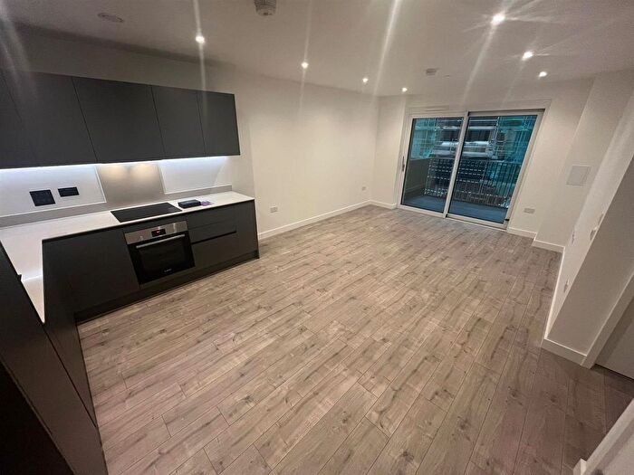 1 Bedroom Flat To Rent In St. Albans Road, Watford, WD24