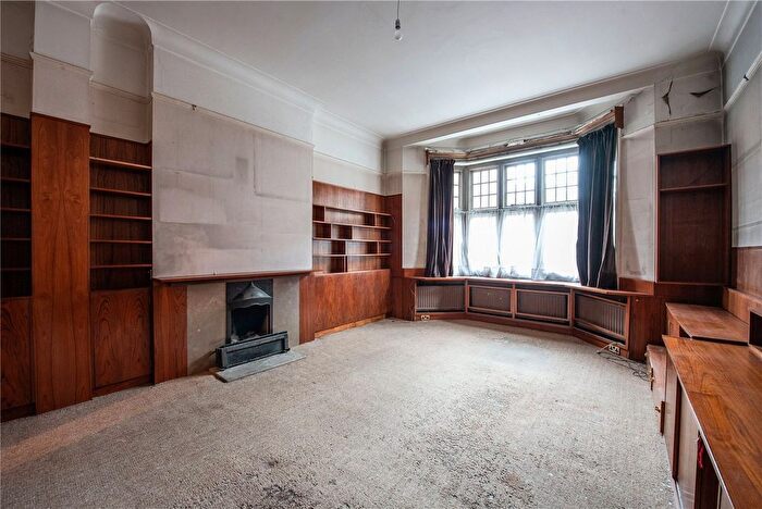 2 Bedroom Maisonette For Sale In Hornton Street, London, W8
