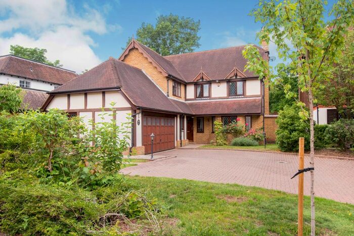5 Bedroom House To Rent In Icklingham Gate, Cobham, KT11