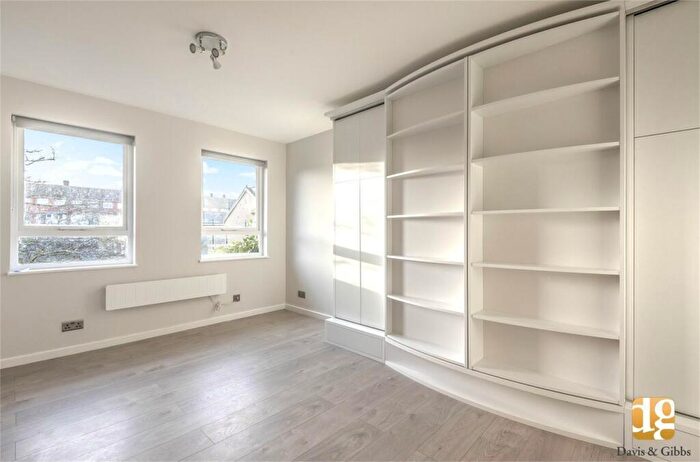 Flat To Rent In Westcott Road, Kennington, SE17