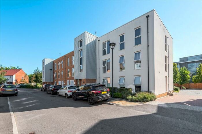 2 Bedroom Apartment To Rent In Addlestone, KT15