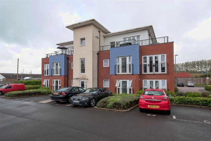 2 Bedroom Flat To Rent In Alexander Square, Eastleigh, Hampshire SO50