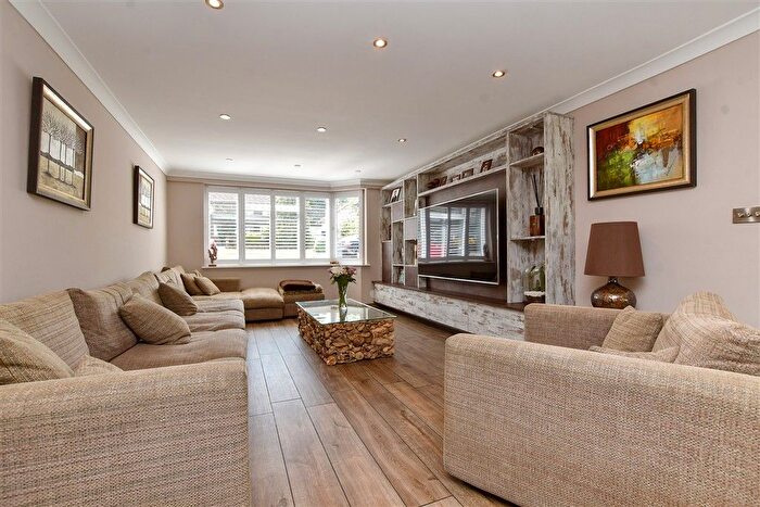 4 Bedroom Semi-Detached House For Sale In Yarm Close, Leatherhead, Surrey, KT22