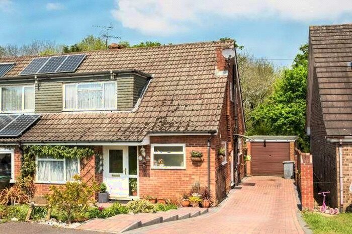 3 Bedroom Semi-Detached House To Rent In Severn Way, Tilehurst, Berkshire, RG30