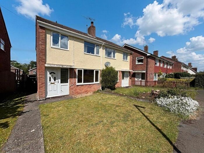 3 Bedroom Semi-Detached House For Sale In Manor Walk, Thornbury, BS35