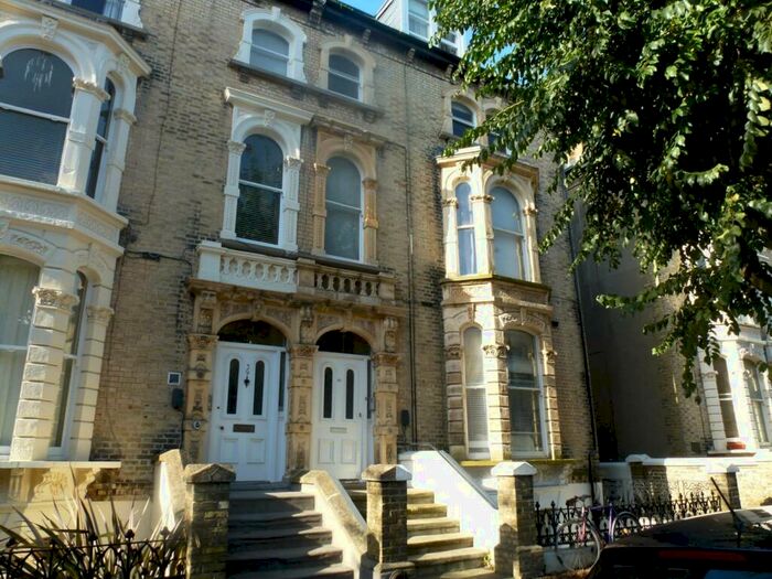 Flat To Rent In Tisbury Road, Hove, BN3