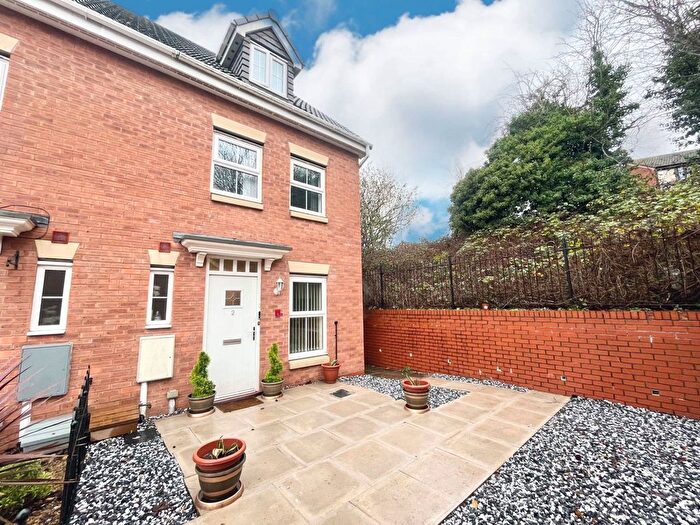3 Bedroom Town House For Sale In Bague Walk, Brierley Hill, DY5