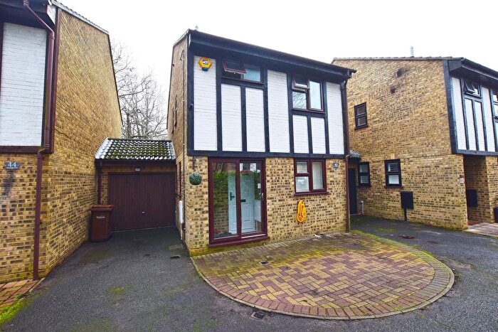 3 Bedroom Link Detached House For Sale In Barncroft Drive, Hempstead, Gillingham, ME7