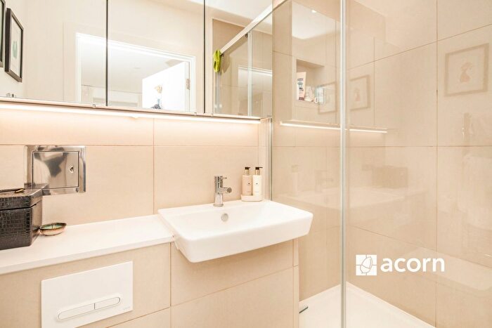 2 Bedroom Flat To Rent In Camberwell Road, London, SE5