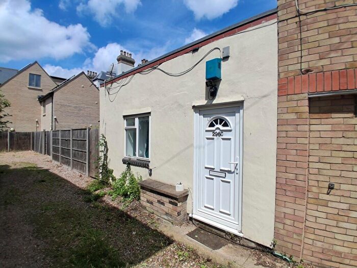 1 Bedroom Ground Maisonette For Sale In Mill Road, Cambridge, CB1
