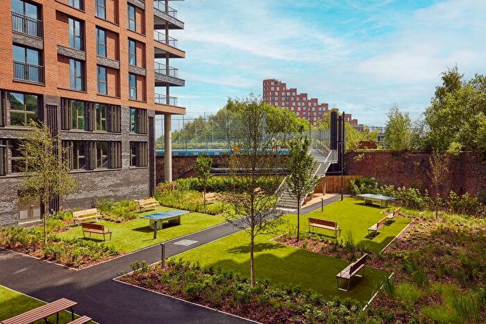 2 Bedroom Flat To Rent In Whitehall, Leeds, LS12