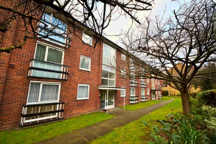 2 Bedroom Flat To Rent In Lister Court, Godstone Road, Purley, CR8