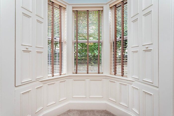 3 Bedroom Flat For Sale In Roseneath Place, Edinburgh, EH9