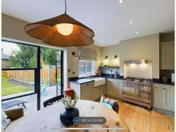 2 Bedroom End Of Terrace House To Rent In Triangle Road, Haywards Heath, RH16