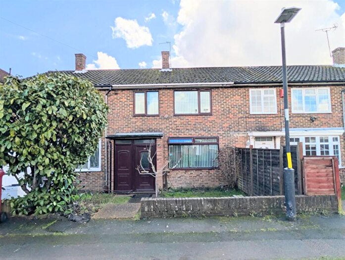 3 Bedroom Terraced House For Sale In Long Readings Lane, Britwell, SL2