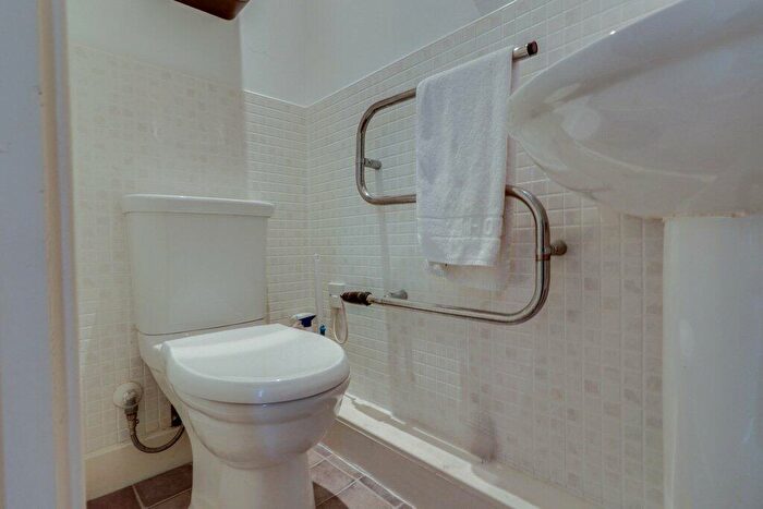 2 Bedroom Flat For Sale In Cornmill View, Horsforth, Leeds, West Yorkshire, LS18