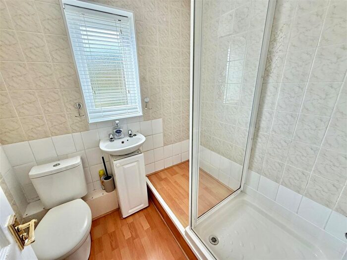 2 Bedroom Detached Bungalow For Sale In Turnchapel, Plymouth, PL9