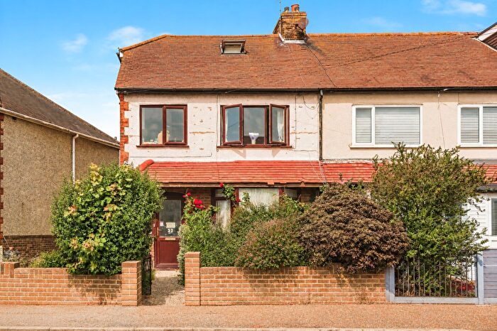 2 Bedroom Flat For Sale In Annweir Avenue, Lancing, BN15