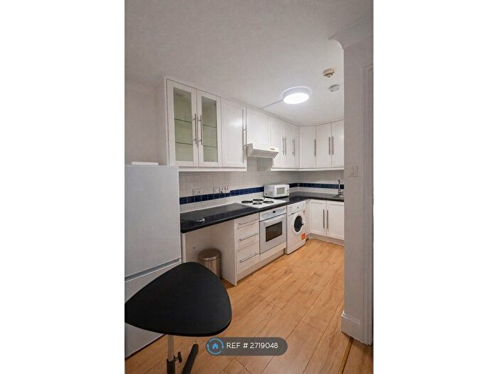 2 Bedroom Flat To Rent In Drummond Street, London, NW1