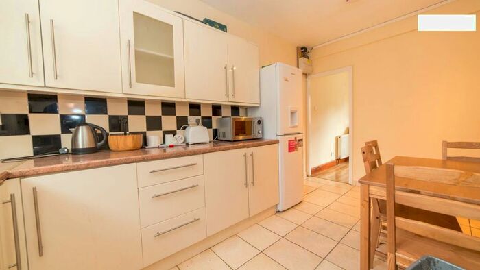 3 Bedroom Flat To Rent In Nelson Street, London, E1