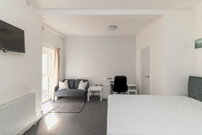 Studio To Rent In Chillingham Road, Heaton, Newcastle Upon Tyne, NE6