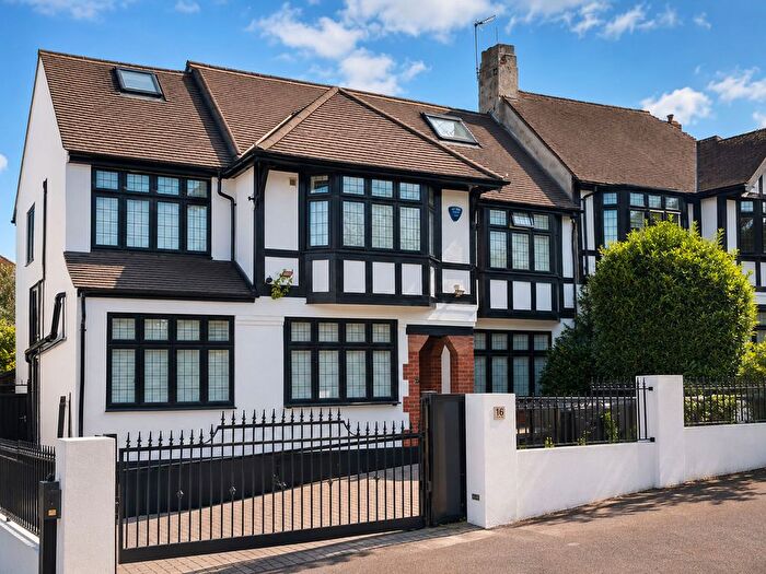 5 Bedroom Semi Detached House For Sale In College Gardens, London, E4