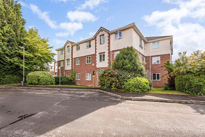 2 Bedroom Flat For Sale In Garden Close, Andover, SP10