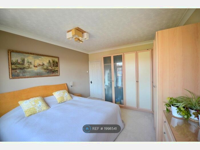 2 Bedroom Maisonette To Rent In Westerham Drive, Sidcup, DA15