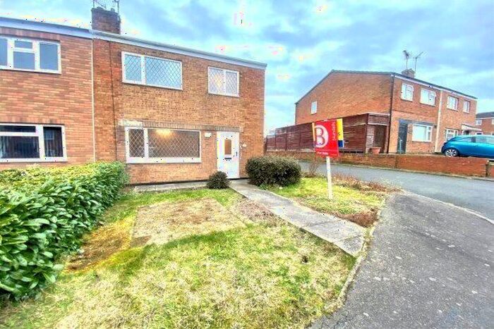 3 Bedroom Property To Rent In Paisley Close, Chesterfield, S43