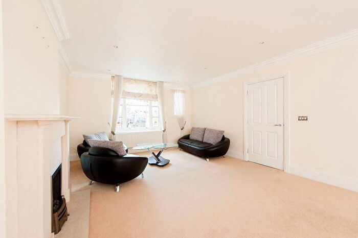 4 Bedroom Maisonette For Sale In High Street, Harrow On The Hill, Harrow, HA1