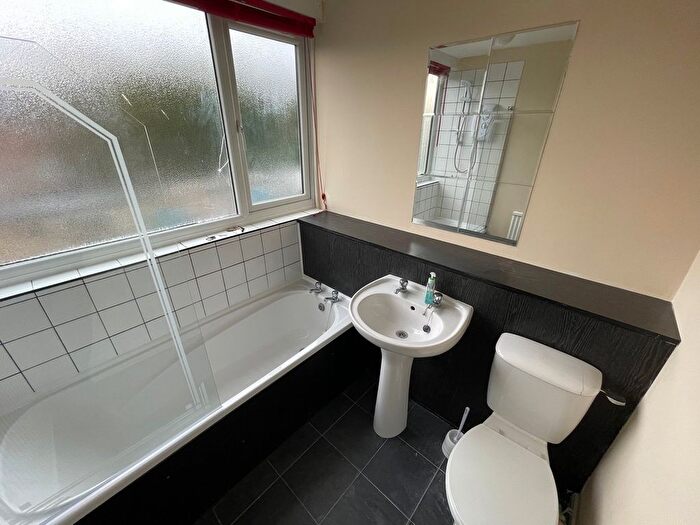 3 Bedroom Town House To Rent In Carron Close, Corby, NN17