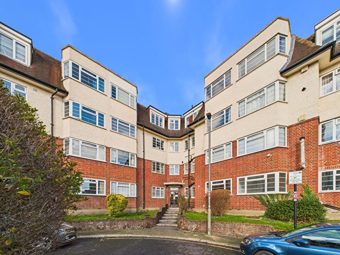 1 Bedroom Flat For Sale In Holmbury Court, Tooting Bec, SW17