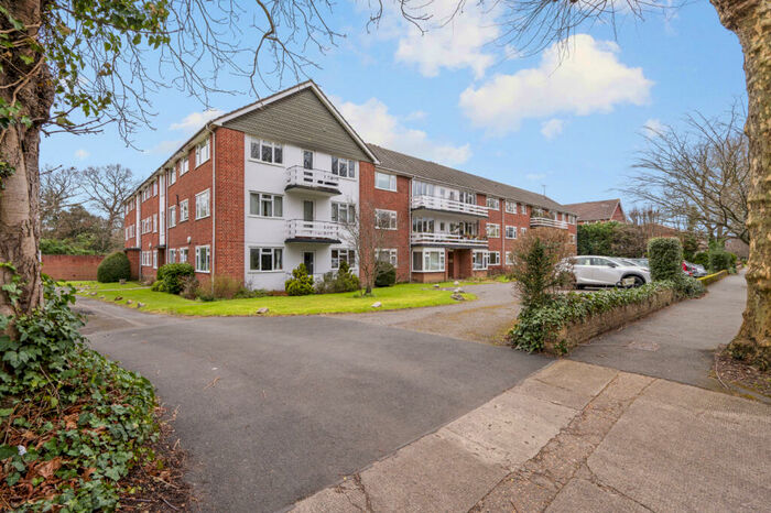 1 Bedroom Apartment To Rent In Lovelace Gardens, Surbiton, KT6