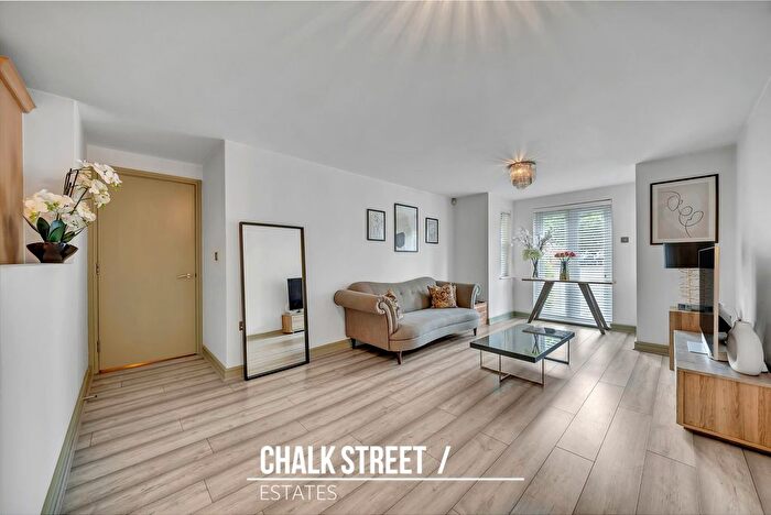 2 Bedroom Flat For Sale In Haverstock Place, Heath Park Road, Gidea Park, RM2