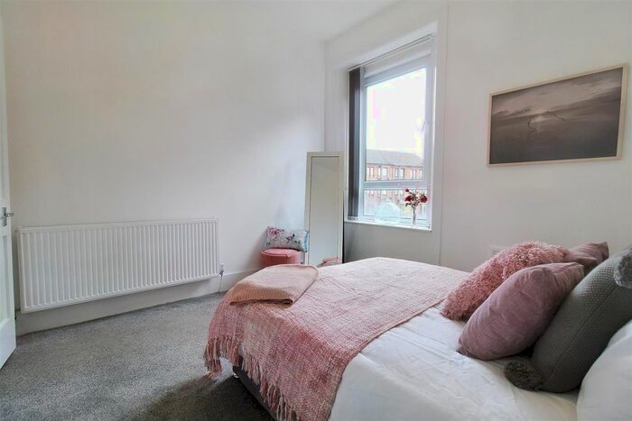 2 Bedroom Flat For Sale In Canal Street, Braehead, Renfrew, PA4