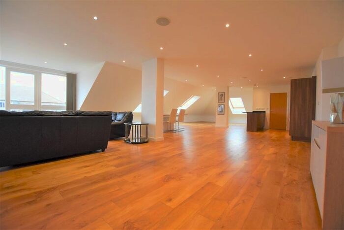 3 Bedroom Flat To Rent In Park Lodge Avenue, West Drayton, UB7