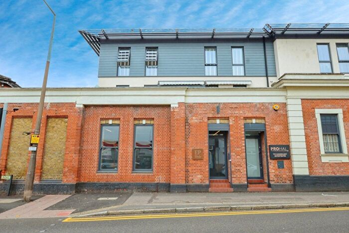 3 Bedroom Flat For Sale In Leavesden Road, Watford, WD24