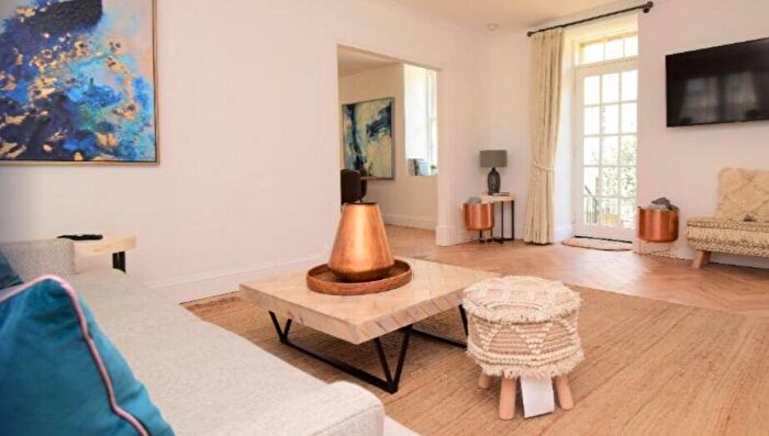 3 Bedroom Flat To Rent In Jamaica Street North Lane, Edinburgh, Midlothian, EH3