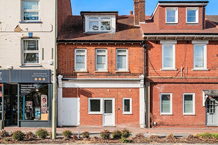 1 Bedroom Flat For Sale In Lynchford Road, Farnborough, Hampshire, GU14