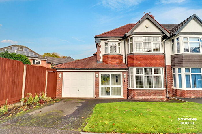 3 Bedroom Semi Detached House For Sale In Worlds End Road, Birmingham, B20