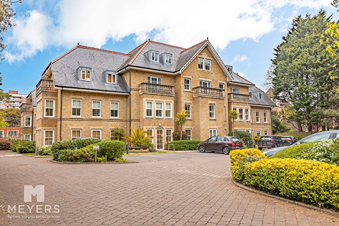 2 Bedroom Flat For Sale In Manor Road, Bournemouth, BH1