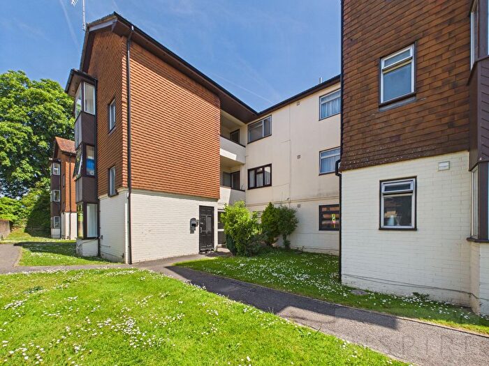 1 Bedroom Flat For Sale In Hollin Court, Crawley, RH10