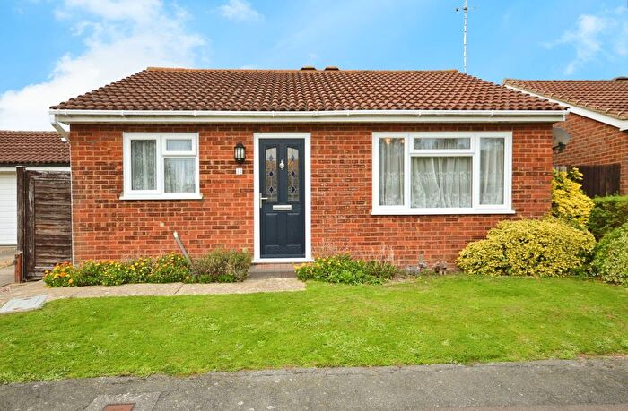 2 Bedroom Bungalow For Sale In Sunningdale Gardens, Bognor Regis, PO22