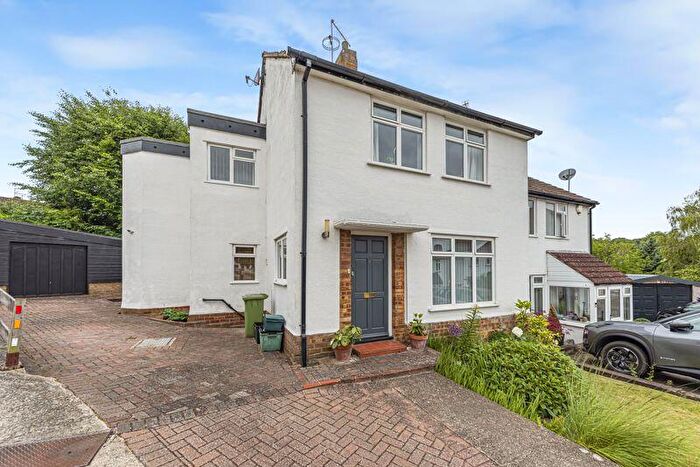 3 Bedroom Semi-Detached House For Sale In Summerhill Close, Orpington, BR6