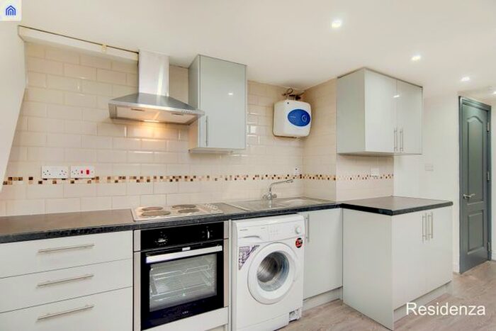 1 Bedroom Flat To Rent In Mitcham Lane, London, SW16