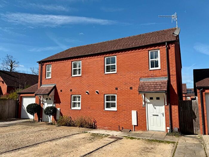 2 Bedroom Semi Detached House For Sale In Farm Close, Stratford-Upon-Avon, Warwickshire, CV37