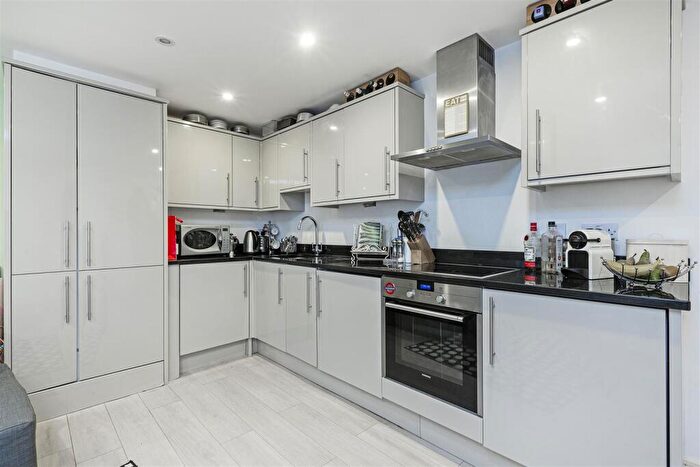 1 Bedroom Flat To Rent In Colston Road, East Sheen, SW14
