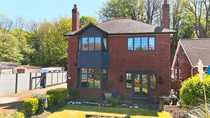 3 Bedroom Detached House For Sale In Wakefield Road, Pontefract, WF8