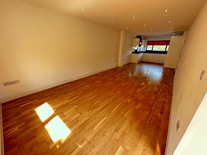 4 Bedroom Detached House To Rent In Barge Drive, Southall, Greater London, UB2